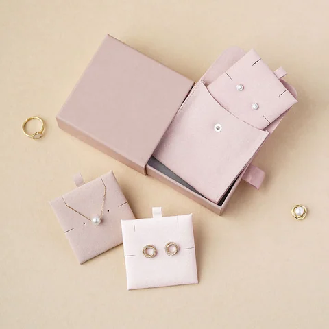 Snap-flap jewelry pouches, packaging detail